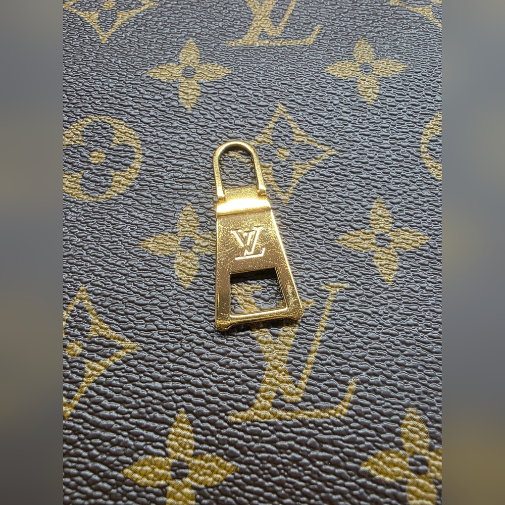 Louis Vuitton Gold Zipper Pull X1